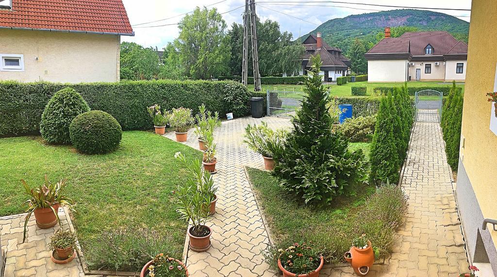 Petra Apartmanhaz Badacsonytomaj Exterior foto